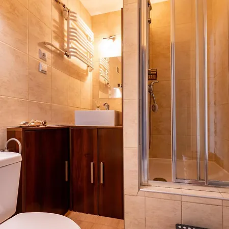 Urban Nest By Bookinghost Apartamento *